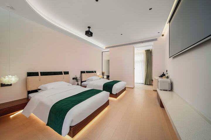 Room 48 of 113