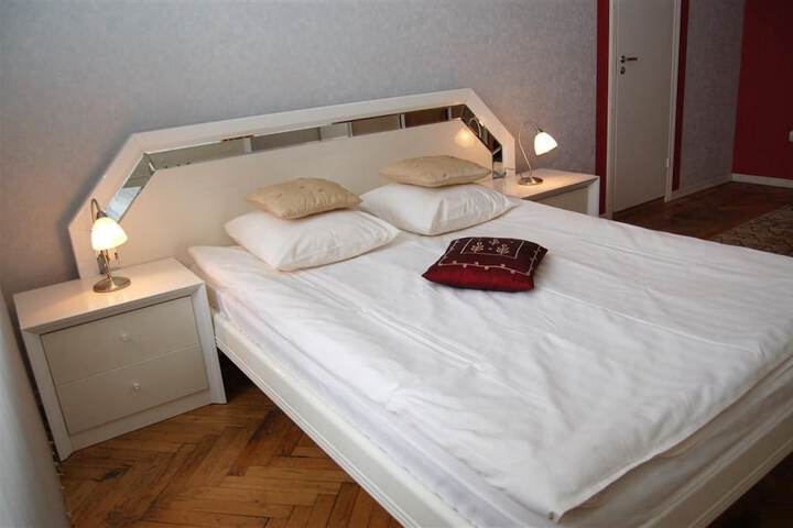 Room 3 of 40