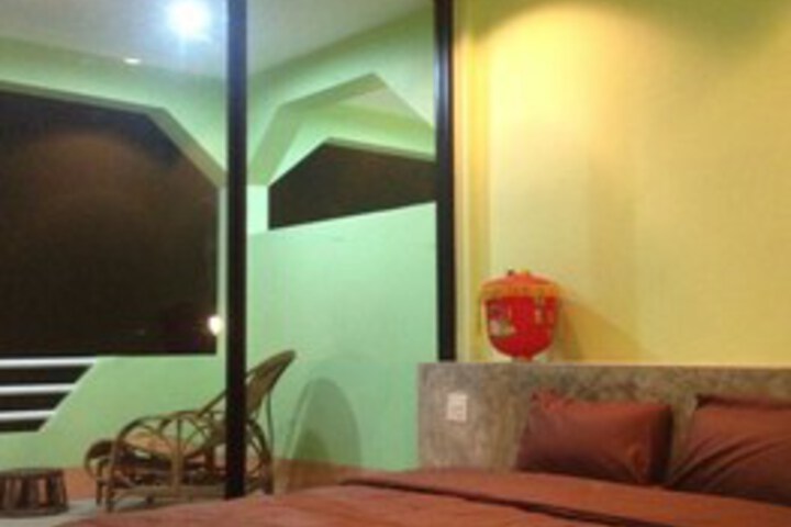 Room 15 of 18