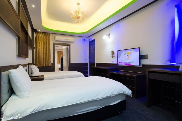 Room 10 of 31