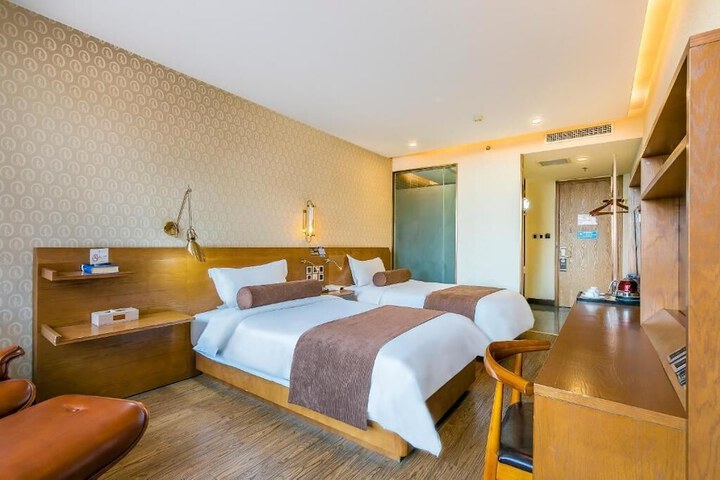 Room 16 of 44