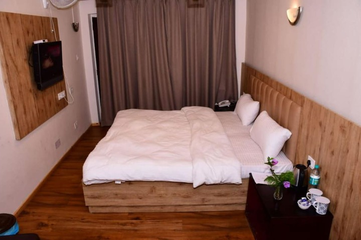 Room 7 of 28