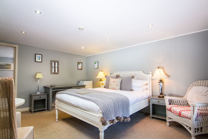 Room 10 of 29