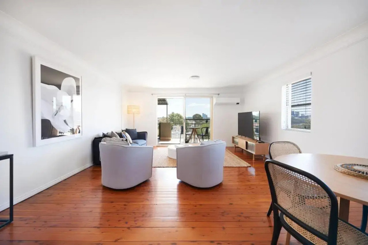 Harbour View Huge 2 Bedroom Entire Residence.