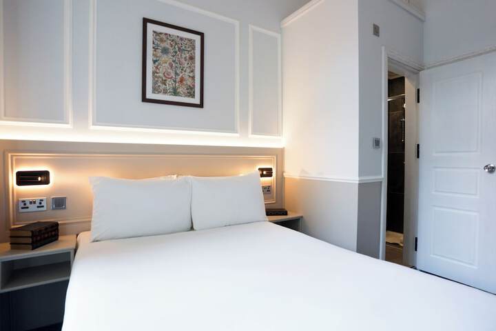 Room 9 of 24