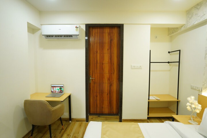 Room 18 of 93