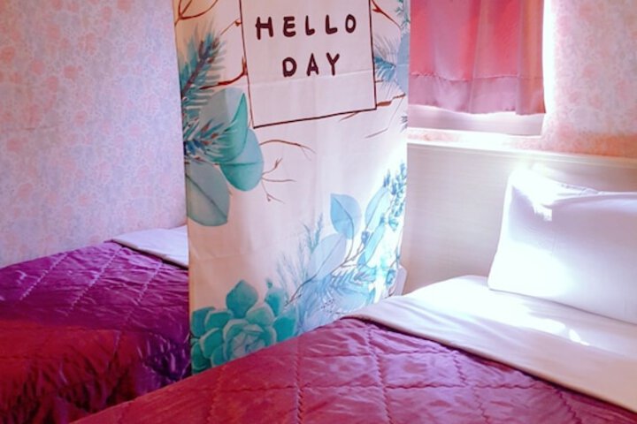Room 27 of 38