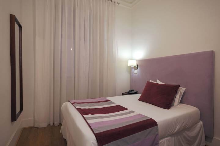 Room 32 of 46