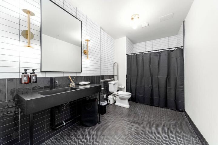 Room 11 of 12