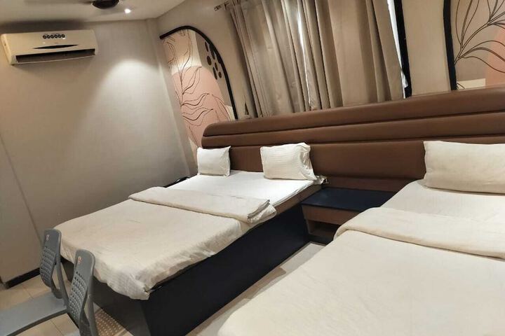 Room 4 of 18