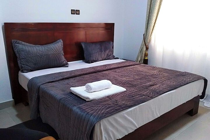Room 10 of 27