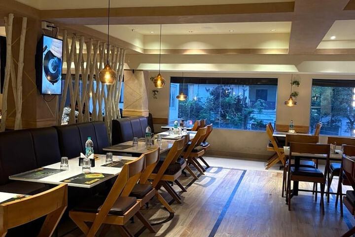 Dining 16 of 20
