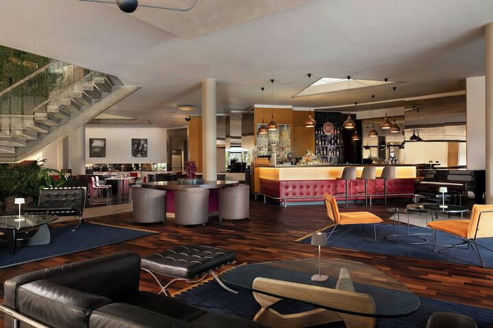Entrance & Lobby