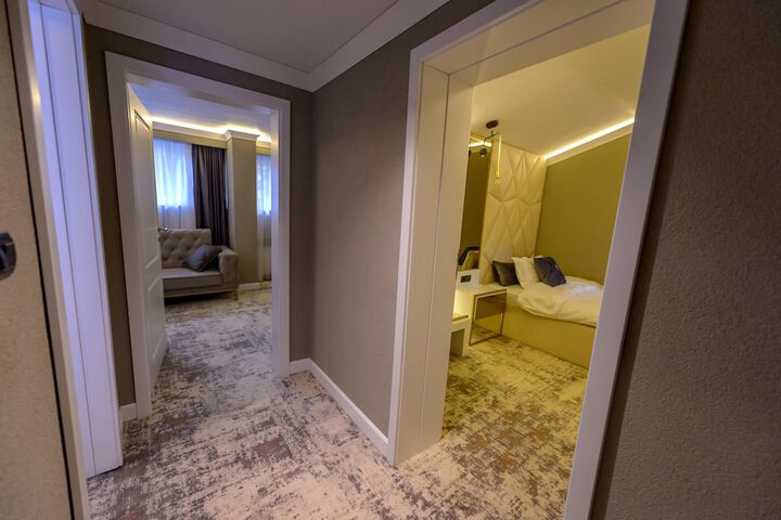 Room 16 of 104