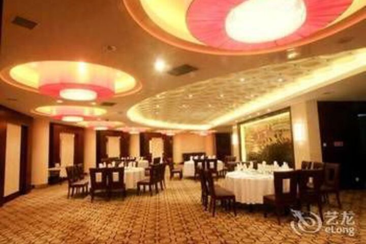 Dining 16 of 17