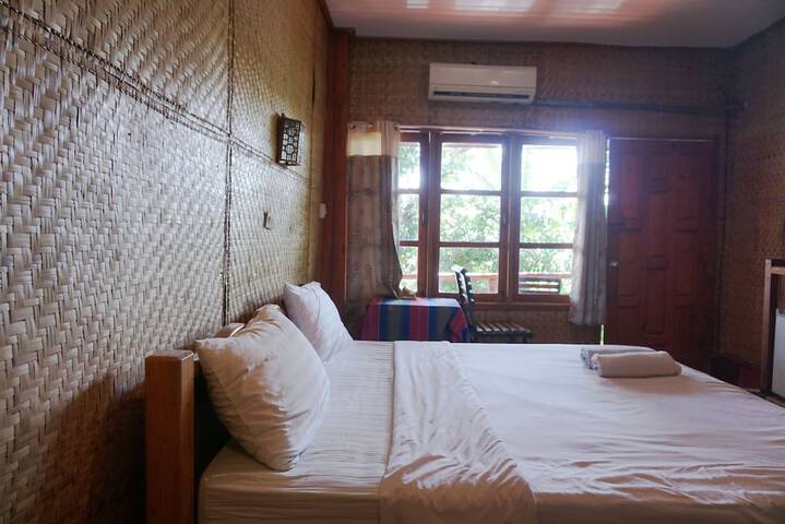 Room 11 of 28