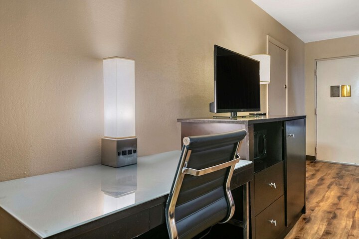 Double Accessible Queen Size Bed (3 of 9)