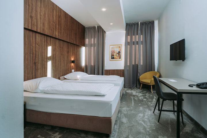 Room 28 of 129