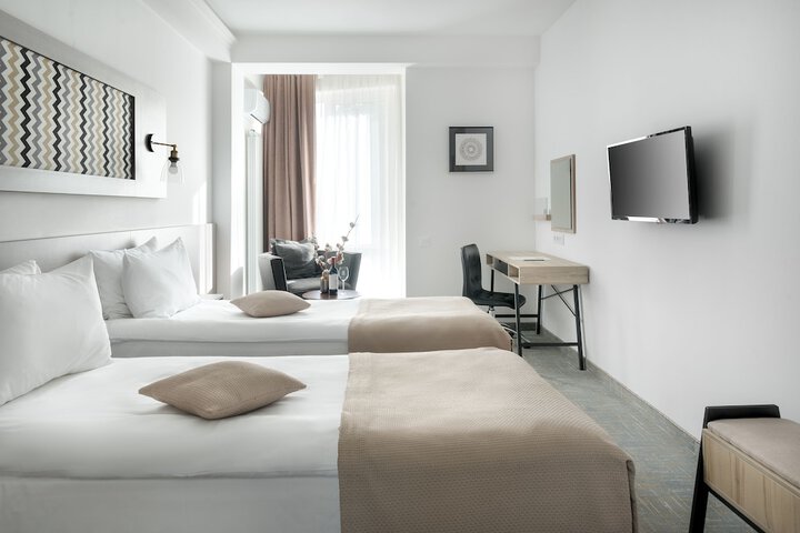 Room 7 of 40