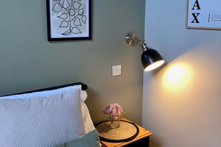 Room 13 of 28