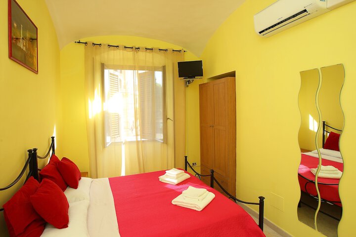 Room 12 of 27
