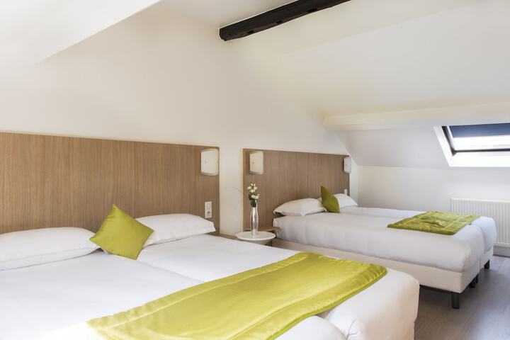 Room 9 of 29