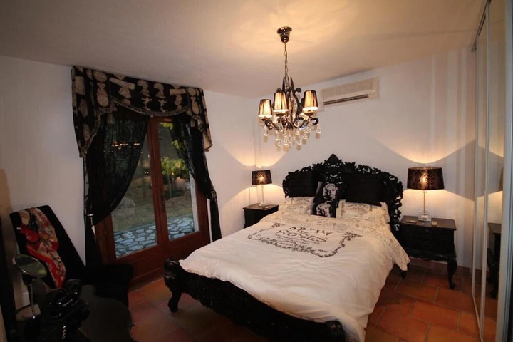 Room 5 of 19