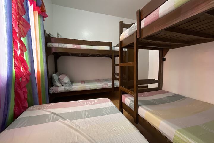 Room 53 of 200