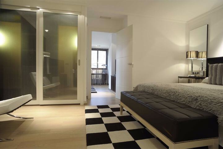 Room 2 of 55