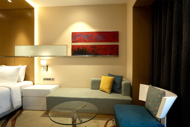 Room 16 of 100