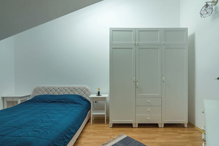 Room 6 of 44