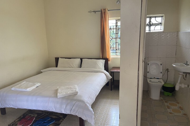 Room 6 of 34