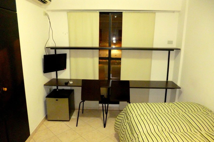 Room 5 of 9
