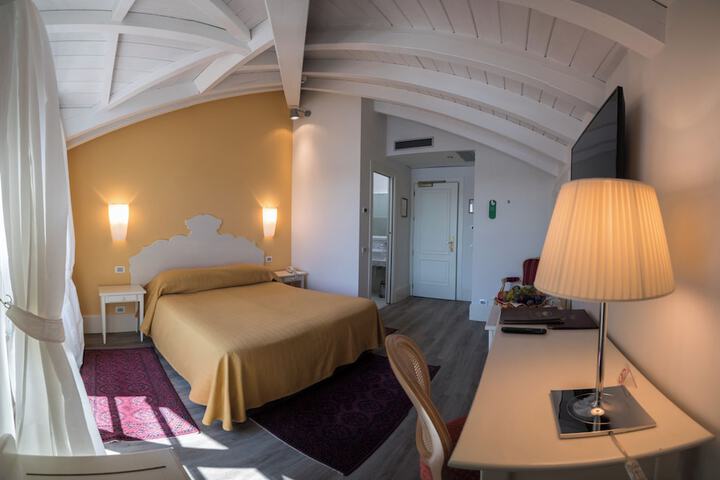 Room 60 of 169