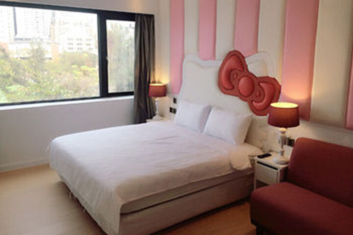 Room 9 of 36