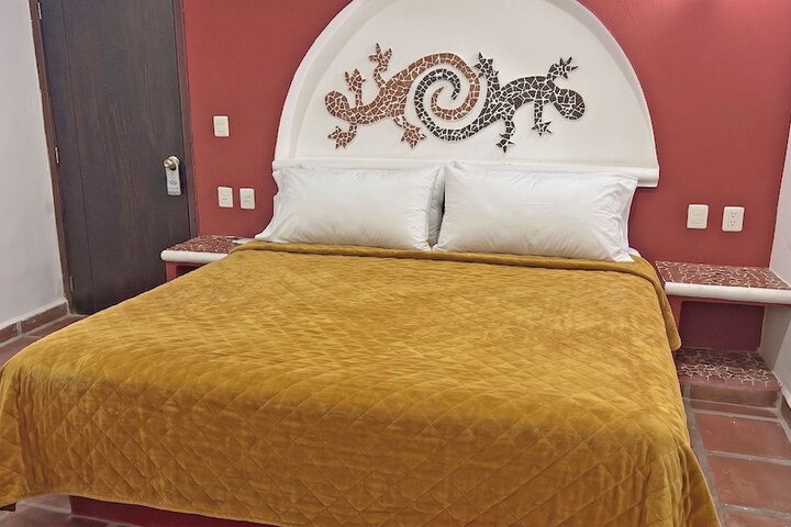 Room 3 of 37