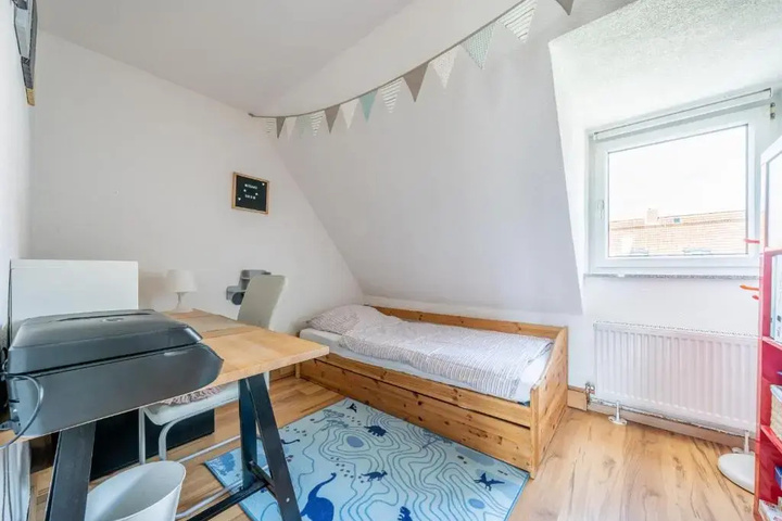 Room 4 of 10