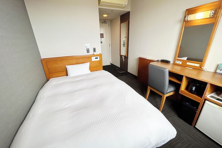 Room 13 of 35