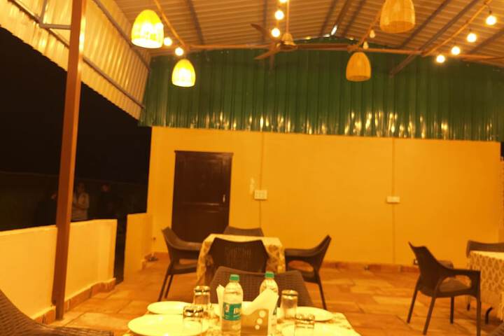 Dining 19 of 23
