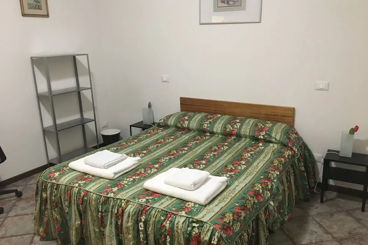 Room 4 of 11