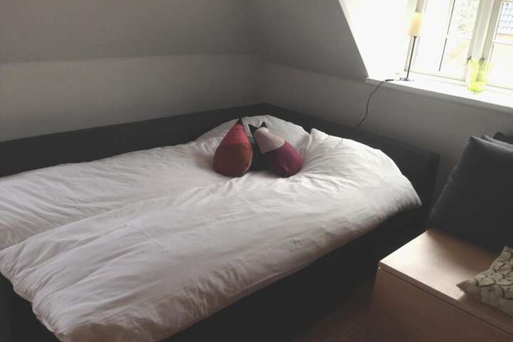 Room 2 of 42