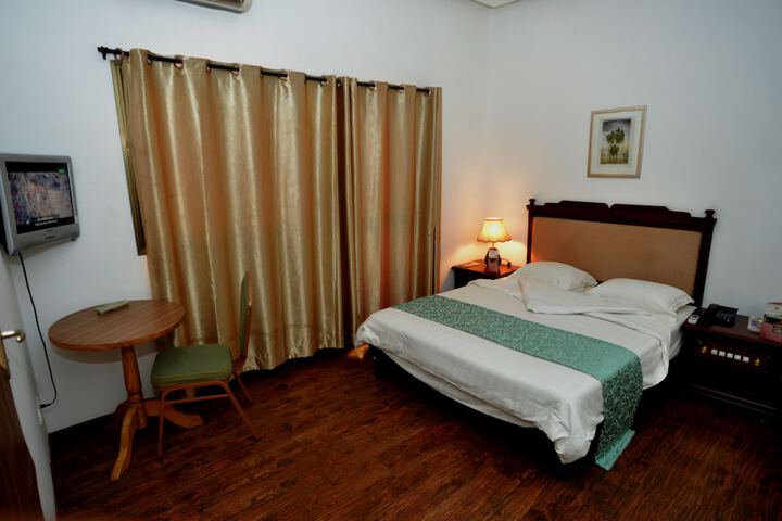 Room 6 of 32