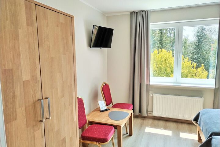 Room 8 of 37