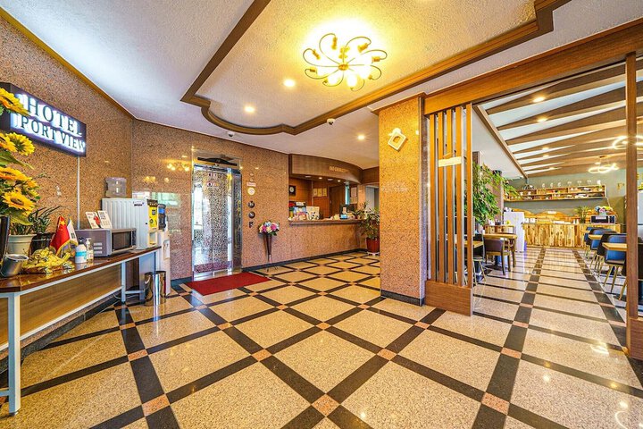 Hotel Interior 4 of 27