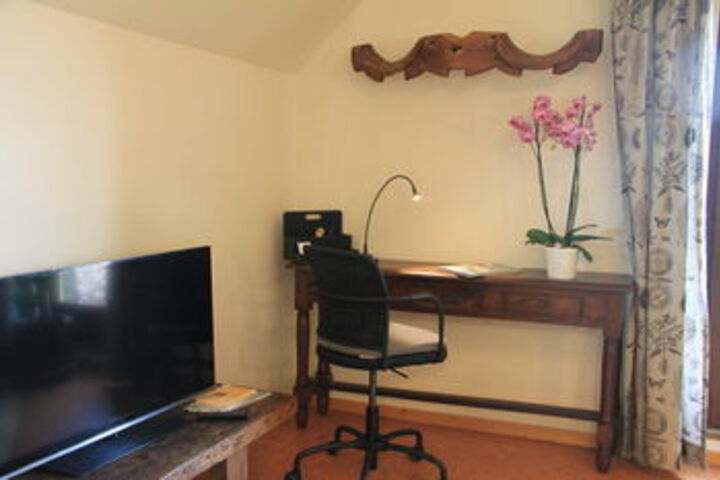 Room 12 of 17