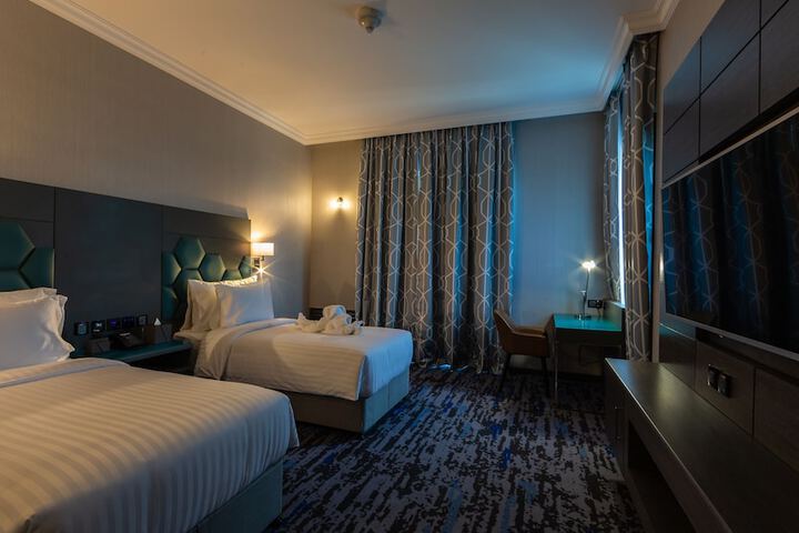 Room 12 of 38