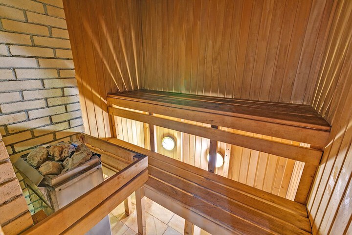 Room 9 of 14
