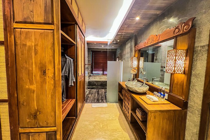 Room 35 of 63