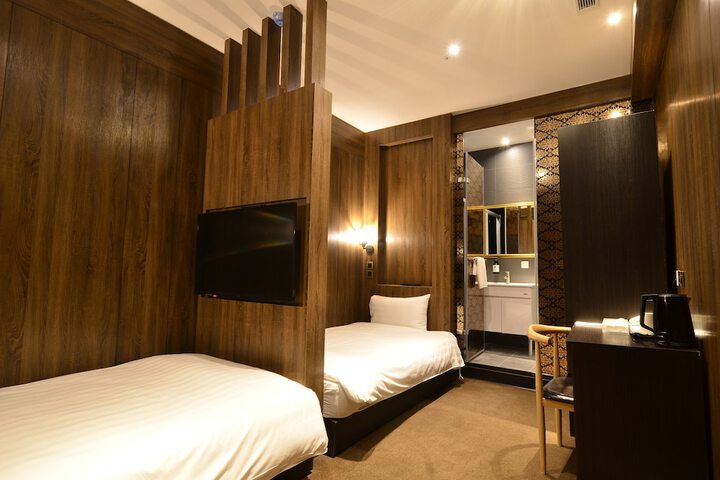 Room 32 of 89