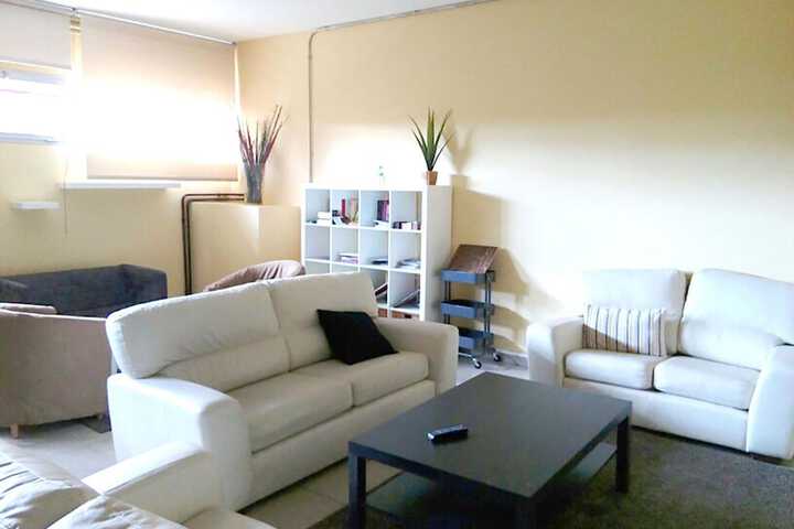 Room 16 of 32